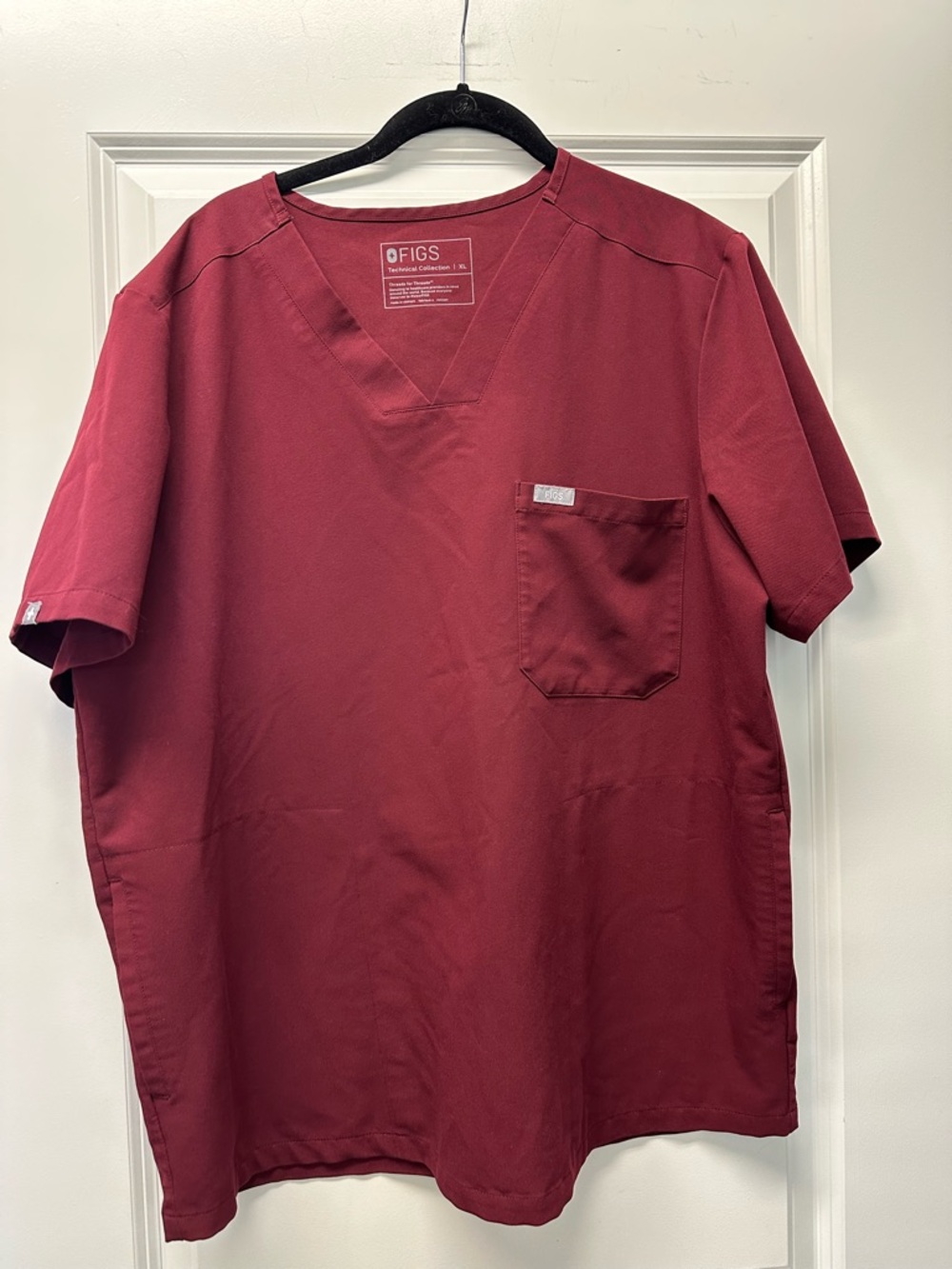 Figs Men's Chisec Three Pocket Scrub Top in Burgundy